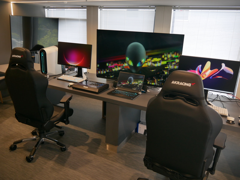 ゲーミングPCを設置し、休憩時間に自由にプレイできる。林田センター長の肝いりで設置したコーナーだ