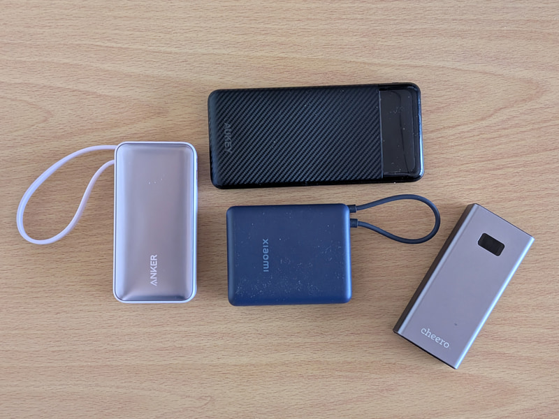 筆者の手元には少なくとも4台のモバイルバッテリがあった。1年に1回とか、あるいは大規模なリコールがあった時とか、何らかのタイミングでリコール状況を棚卸しするのも、1つのアイデアだろう(画像の製品とリコールの有無は関係ありません)