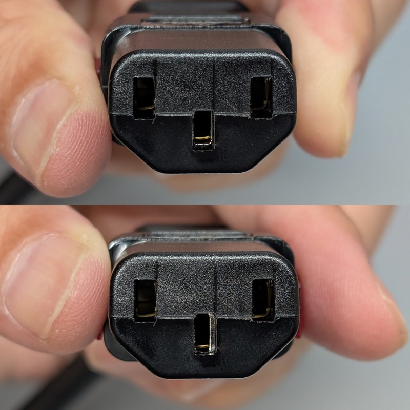 側面の赤いつまみを引いた状態(上)と戻した状態(下)。中央の穴の中、金属パーツが可動していることが分かる