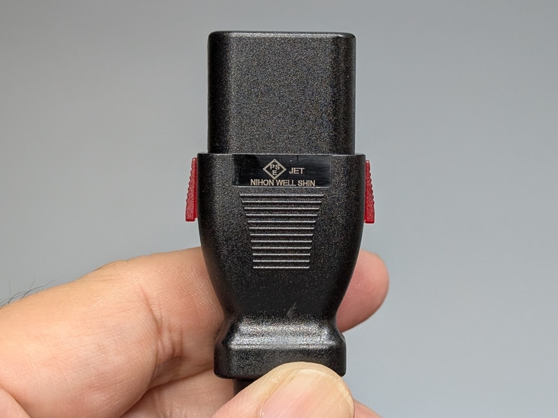 PSEも取得している。ちなみに定格電圧は125V、定格電流は12A