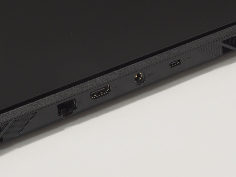 背面にはGigabit Ethernet、HDMI、電源ジャック、USB Type-C