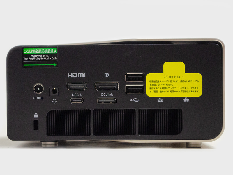 背面は電源入力、3.5mm音声入出力、HDMI、USB4、DisplayPort、OCuLink、USB 3.2 Gen 2、USB 2.0、2.5GbE 2基