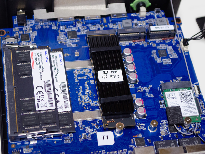 SO-DIMMスロットに32GB 2基。そしてM.2 2280スロット3つの内1つに1TB