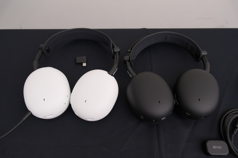 カラーはブラックとホワイトの2種類