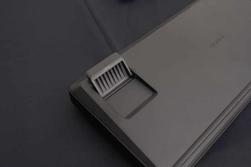 チルトスタンドで2段階の角度調整が可能