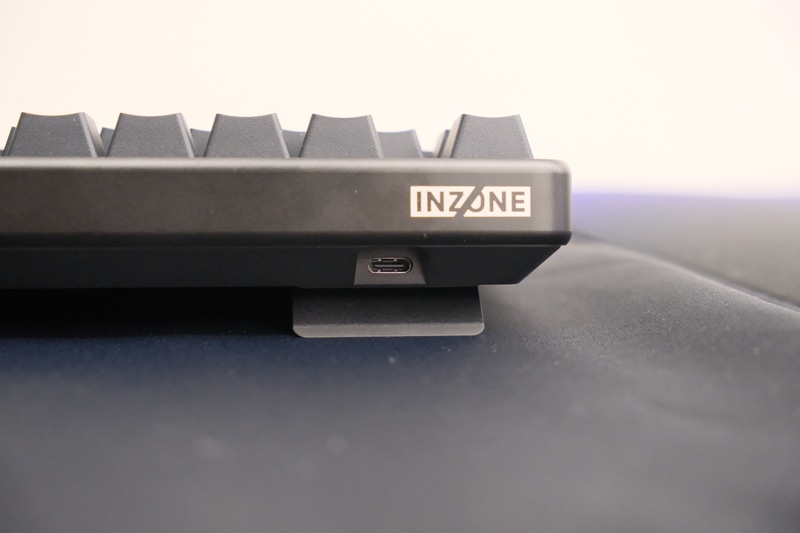 USB Type-Cポートは左奥に装備