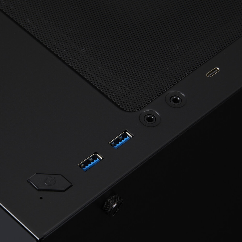 PCケース上部にあるインターフェイス