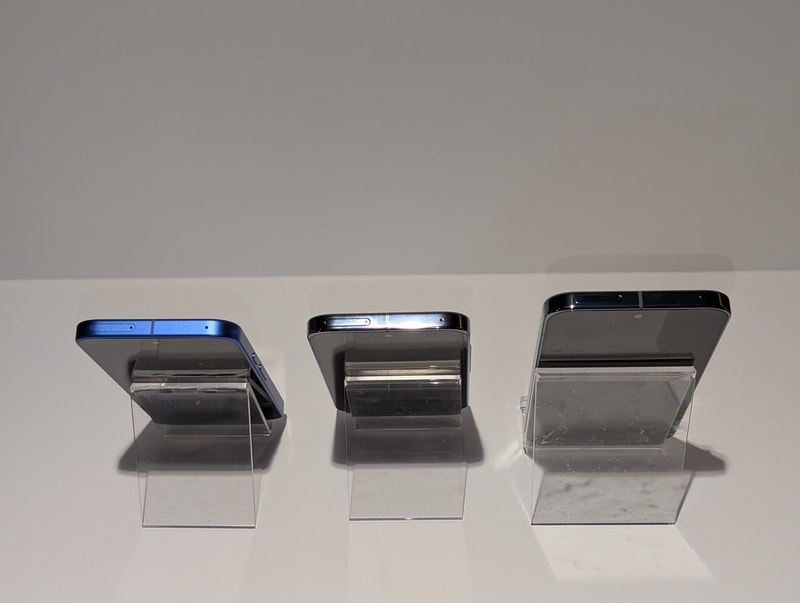 上面にNano SIMスロット