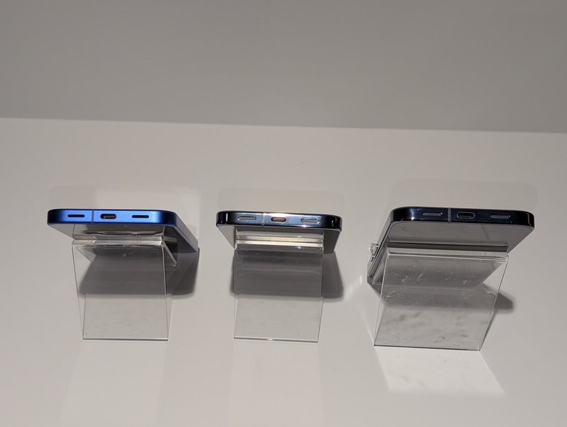 底面はSIMスロットがなくなり、デュアルスピーカー構成となった