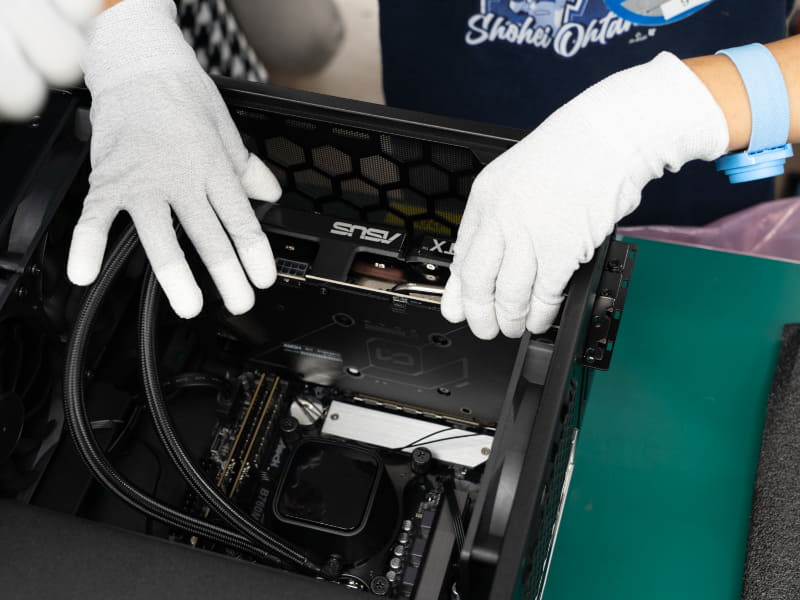 ビデオカードを装着