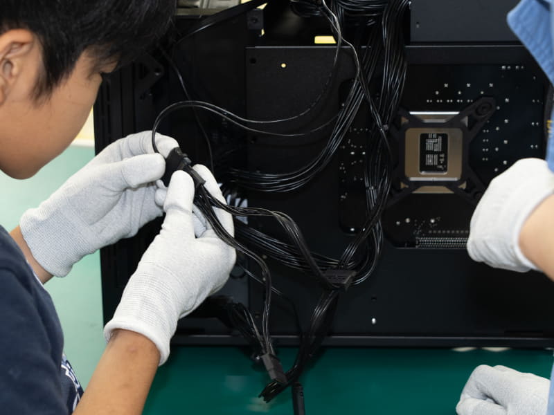 電源から配線を行なう