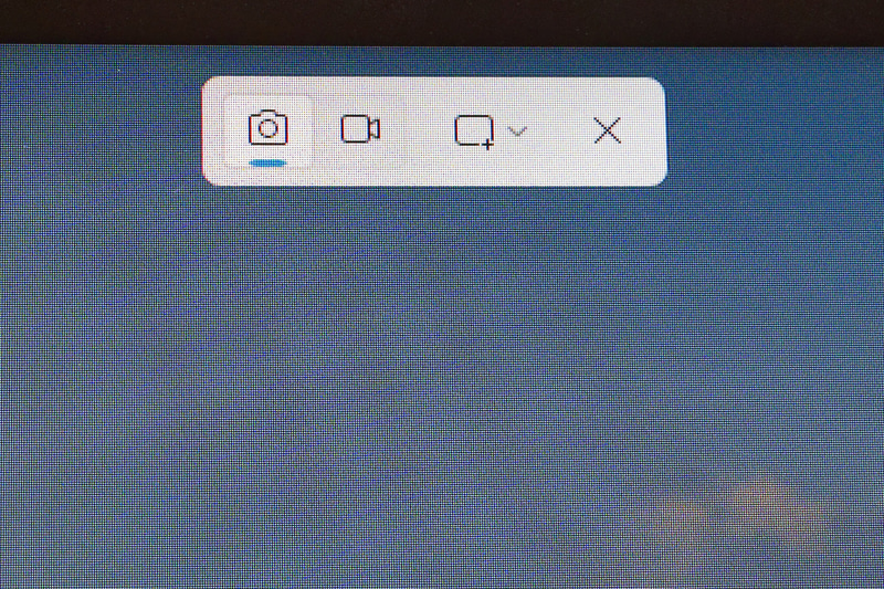 PrintScreenキーを押すと画面上部にボタンが出現。撮影モードや撮影範囲の指定ができる