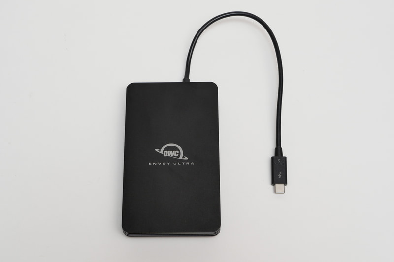 Other World ComputingのThunderbolt 5対応外付けSSD「Envoy Ultra Thunderbolt 5 Ultra-Portable SSD」。今回は容量4TBモデルを試用した