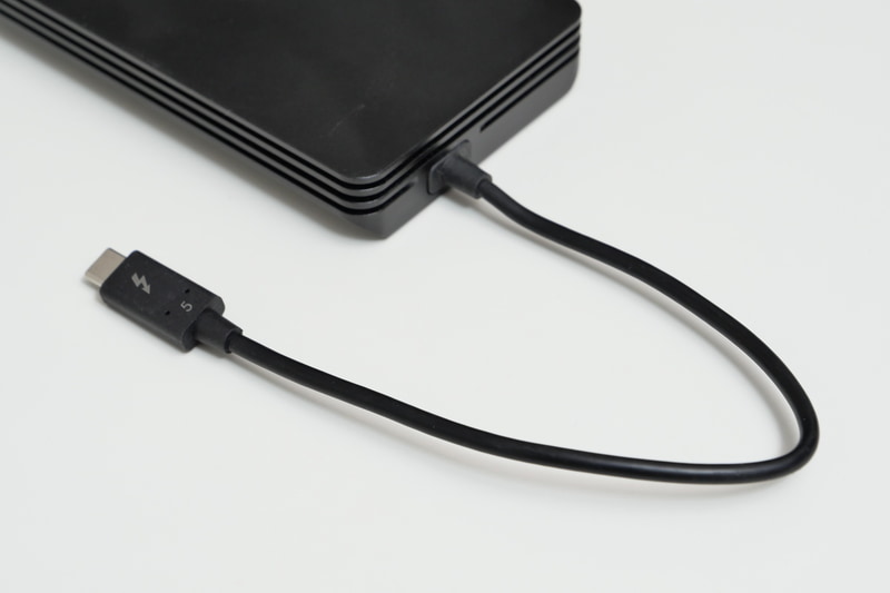 Thunderbolt 5ケーブルはSSDに直結