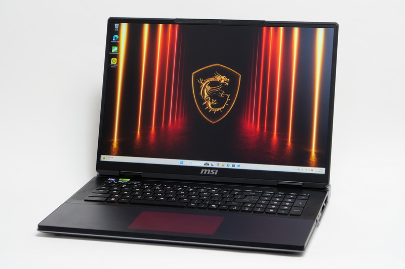 検証に利用した、MSIのThunderbolt 5対応ゲーミングノートPC「Titan 18 HX AI A2XWJ」。Core Ultra 9 285HX、GeForce RTX 5090 Laptop搭載のハイエンド仕様だ