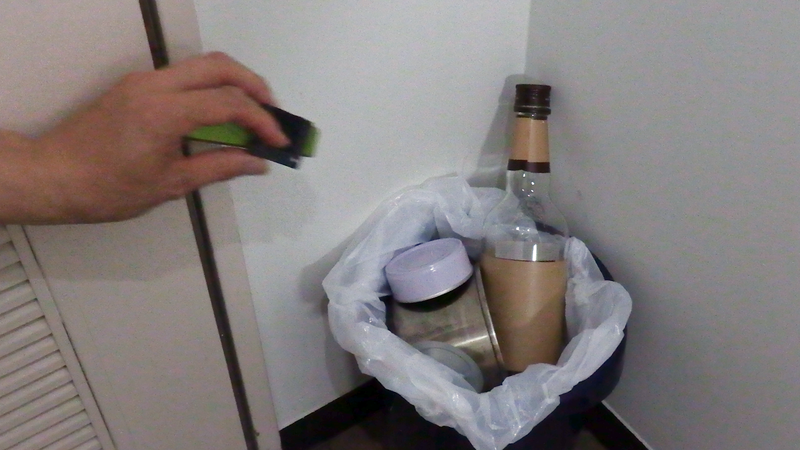 バッテリ入り小型家電やバッテリそのものを単なるゴミとして捨てるのはもちろんNGだ！(写真提供: 製品評価技術基盤機構NITE)