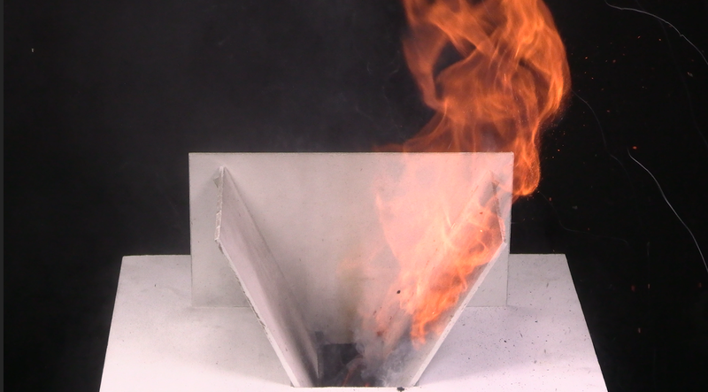 バッテリがそのまま破砕機などにかけられると火災事故に(写真提供: 製品評価技術基盤機構NITE)