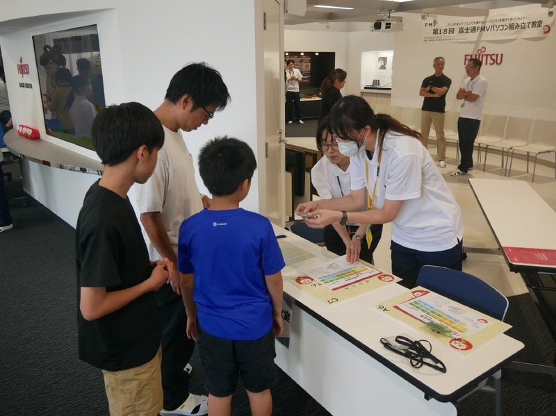 正午をすぎると参加者が訪れはじめた