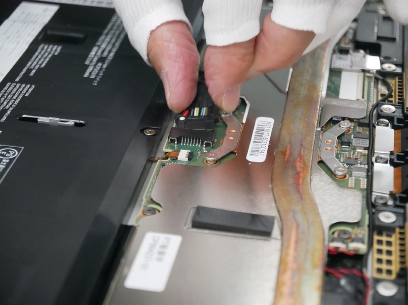 バッテリケーブルを接続する