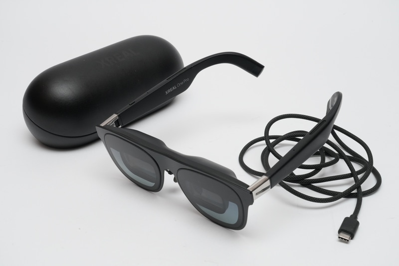 製品を構成するのはARグラスとUSB Type-Cケーブルのみ。PC、スマホ、タブレット、ゲーム機に直結するだけで、3DoF対応ARグラスとして機能する