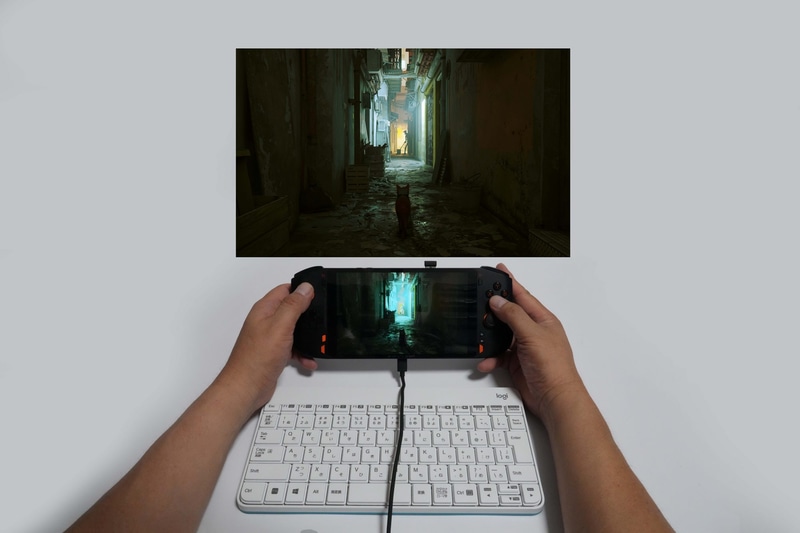 XREAL One Proは、目から70cmぐらいの距離で約28インチ相当のゲーム画面が表示される<br><span class="fnt-75">※写真はイメージ</span>