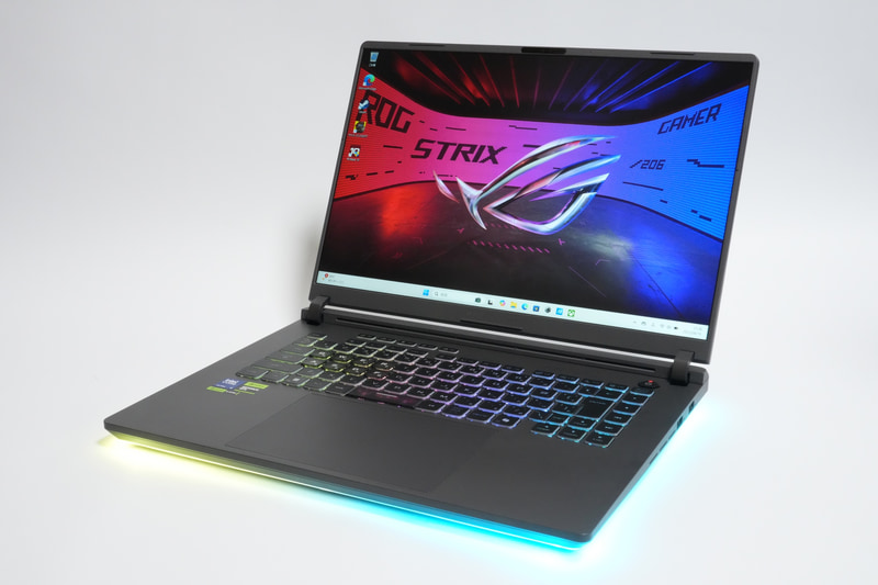 Core Ultra 9 275HXとGeForce RTX 5080 Laptop GPUを搭載するゲーミングノートPC「ROG Strix G16(2025) G615」を使用。XREAL One Proでゲームをプレイしてみた