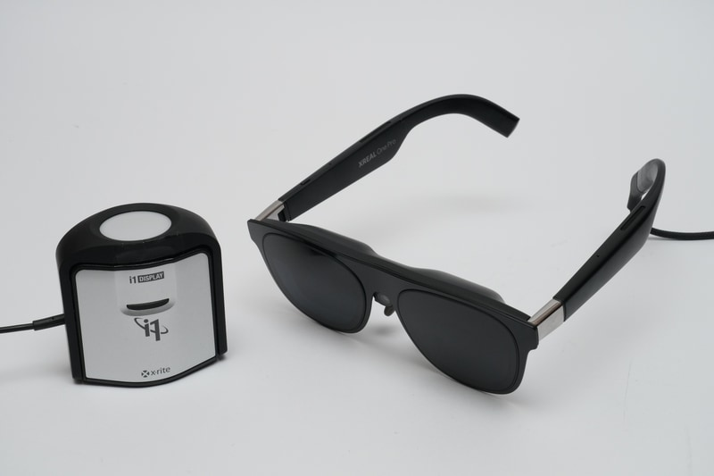 XREAL One Proは出荷前にカラーキャリブレーションが実施されているが、経年変化に合わせた色調整は一般ユーザーには困難だ