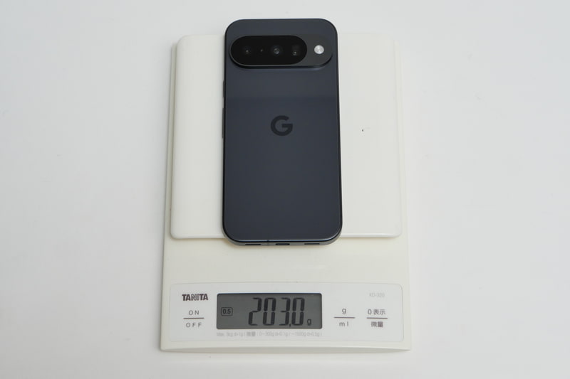 Pixel 10のSIM未装着時の実測の重量は203gと、ついに200gを超えた
