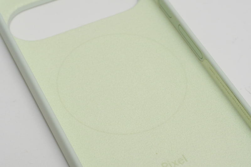 ケース内部にQi2準拠のマグネットを内蔵