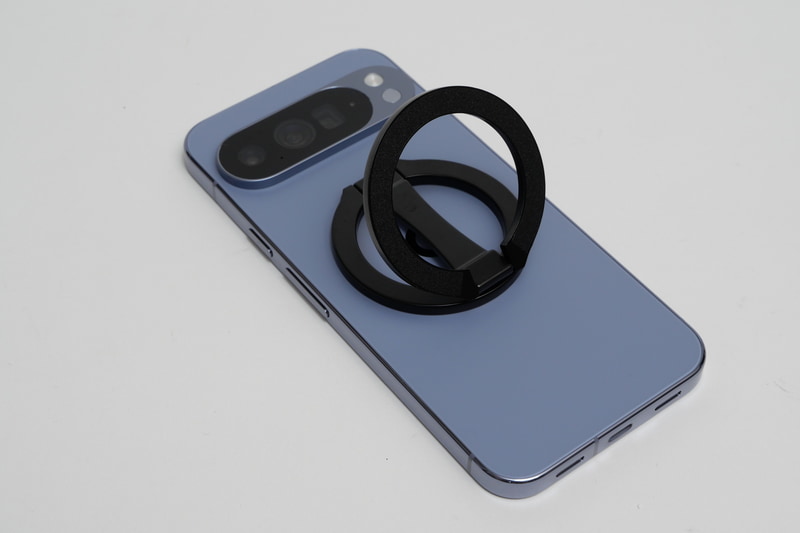 Qi2充電器だけでなく、MagSafe対応アクセサリも利用可能。豊富なMagSafe用スタンドなども問題なく利用できる