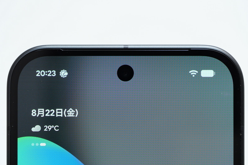 Pixel 10の前面カメラ。Pixel 9の前面カメラと同じ仕様だ