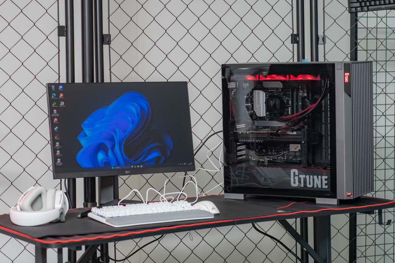 SCARZオフィスのエントランスにもG TUNEが設置されている