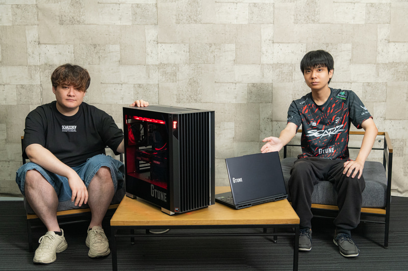 Zepher氏(左)とりゅうせい氏(右)。G TUNEノートは実際にりゅうせい氏が普段自宅で使っているもの