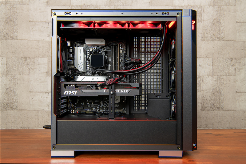 フルタワーケースということもあって内部はスッキリ