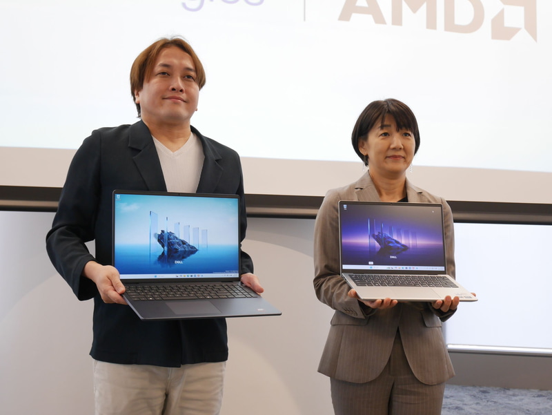 左: Dell 16を手にするデル・テクノロジーズ ジャパンコンシューマー&リテール アソートメントプランナー兼コンサルタントの松原大氏、右: Dell 14を手にする日本AMD副社長兼アジアパシフィッククライアントビジネス開発ディレクターの関 路子氏