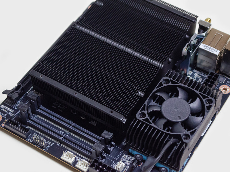 MINISFORUM BD790i X3D/背面側