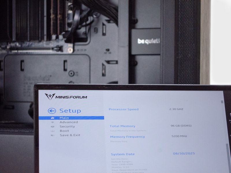 BIOS画面。とりあえず無事起動