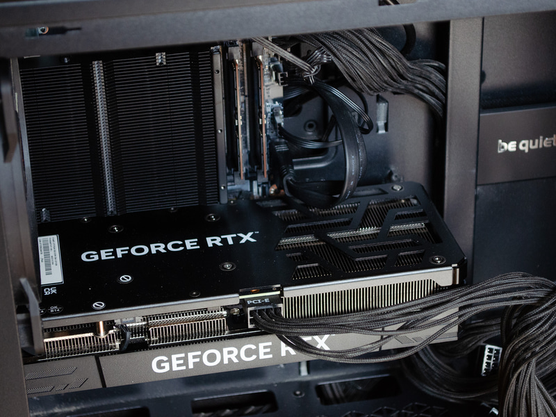 GeForce RTX 4060 Ti(16GB)を付けてとりあえずいろいろ設定/確認中