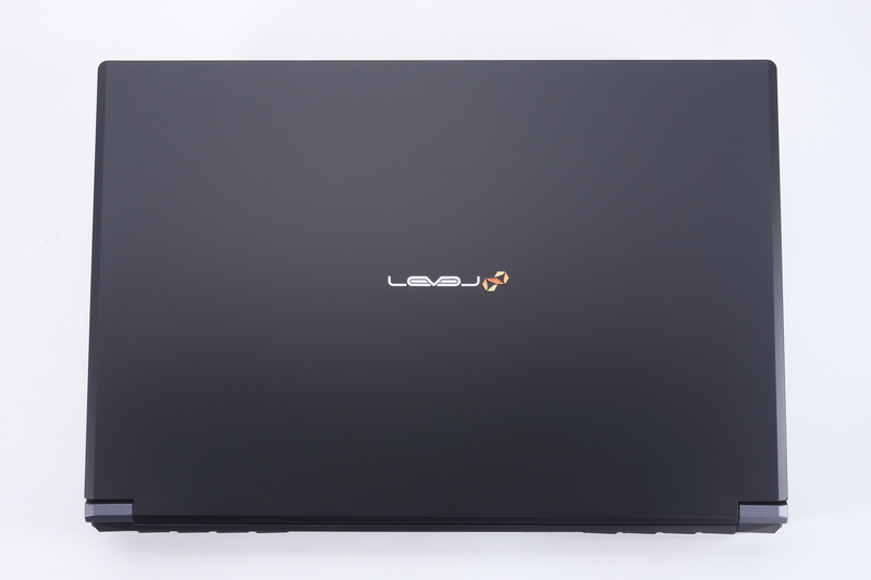 天板。LEVEL∞ロゴのみのシンプルなデザイン