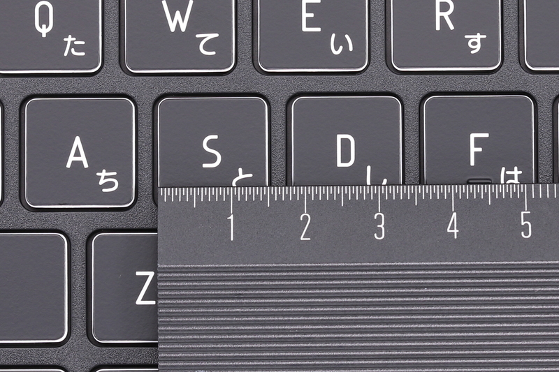 主要なキーのキーピッチは約18.5mm