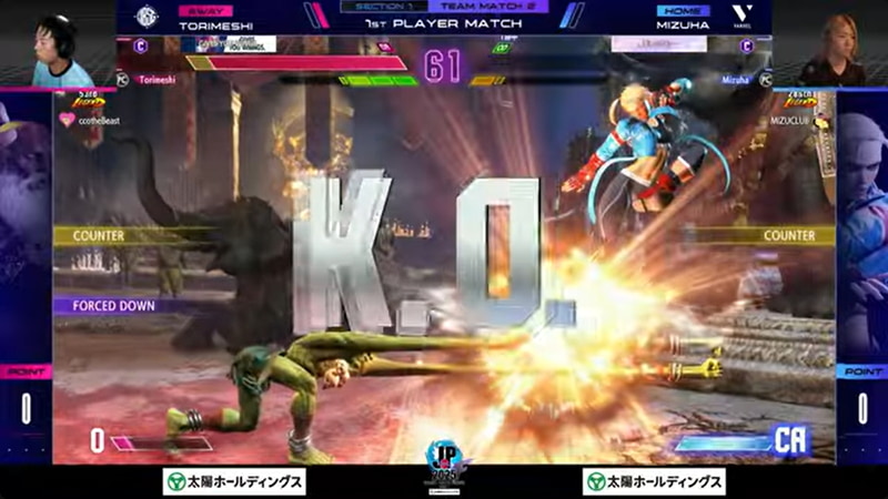 先鋒戦は水派のキャミィと鶏めしダルシムの一戦だが、ここはキャラクター相性では苦手なキャミィ相手に鶏めしのダルシムがギリギリの2-1で勝利！