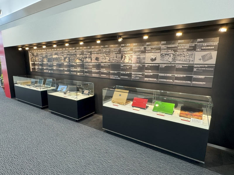 島根富士通の歴史。節目に生産された特別モデルが展示されている
