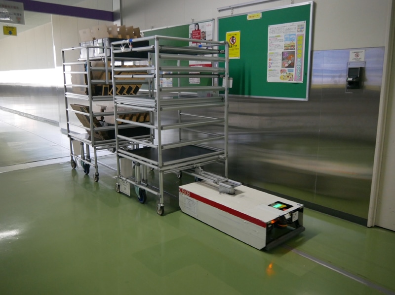 35台が導入されているAGV。工場内を循環している