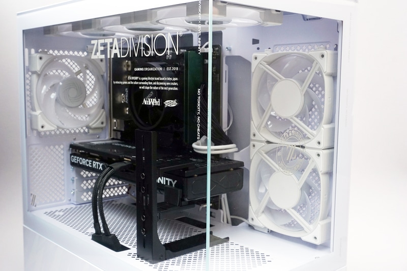 前面と左側面がガラスのピラーレス仕様なので中がよく見える