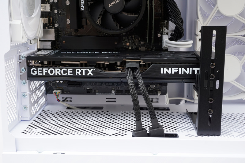 ビデオカードにはPalitのGeForce RTX 5070 Infinity 3が搭載されていた。補助電源は16ピン×1仕様だ