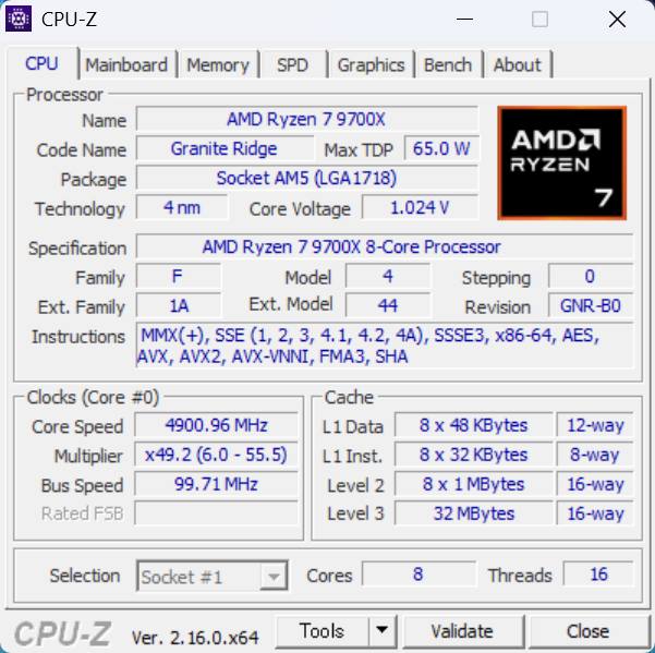 CPU-Zでの表示。CPUにはRyzen 7 9700Xを搭載。8コア16スレッドで最大5.5GHz動作だ