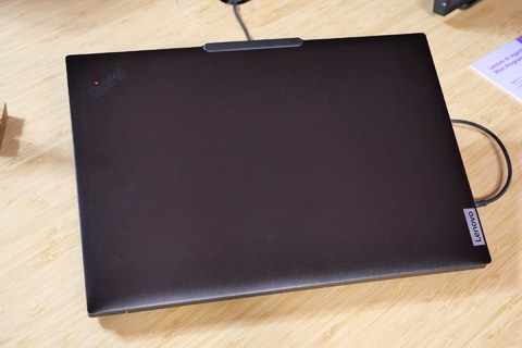 Core Ultra 200HXとBlackwell搭載の「ThinkPad P」 - PC Watch