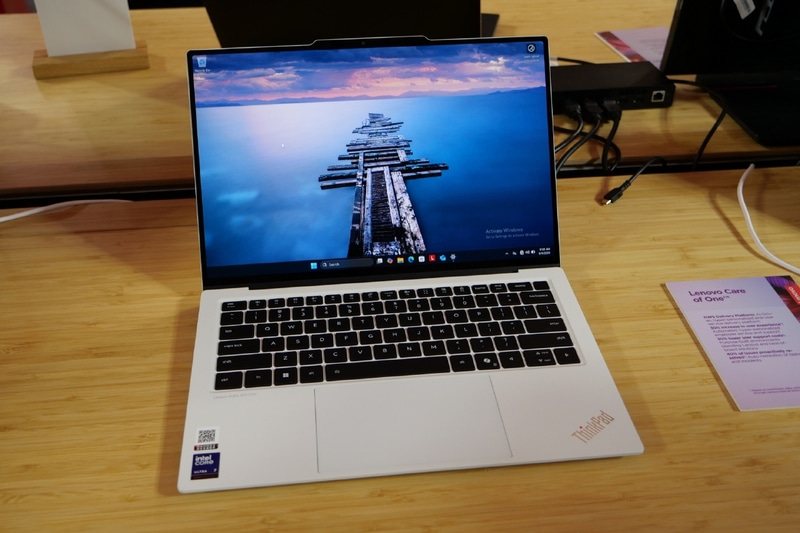 ThinkPad X9 14 Aura Edition Glacier White