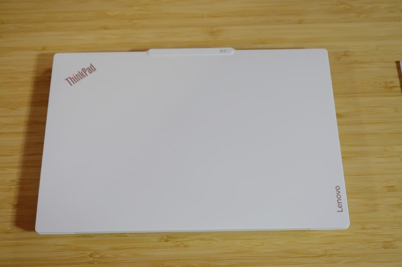 ThinkPad X9 14 Aura Edition Glacier White