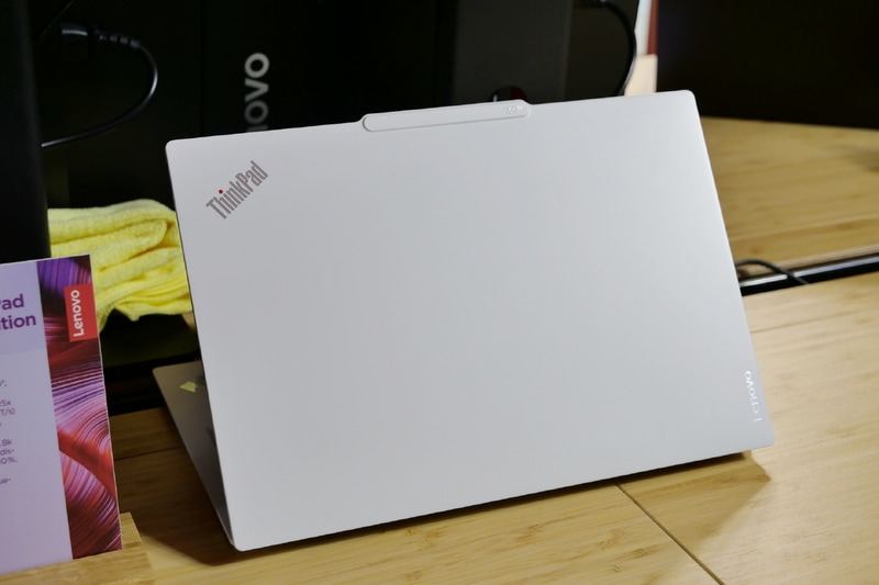 ThinkPad X9 15 Aura Edition Glacier White